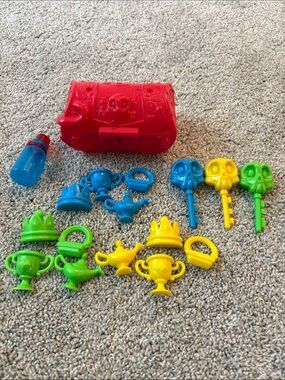 Kids pirate treasure chest with keys